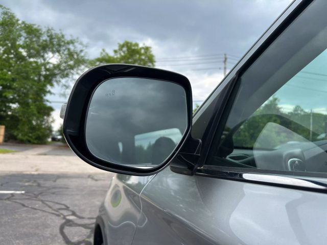 Vehicle image 23 of 27