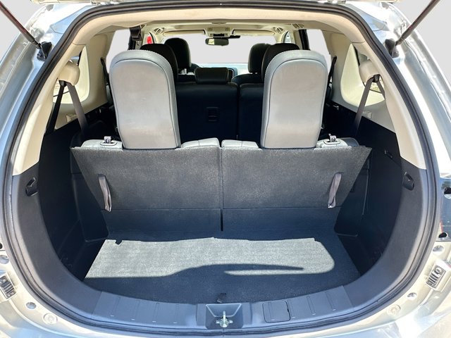 Vehicle image 26 of 33