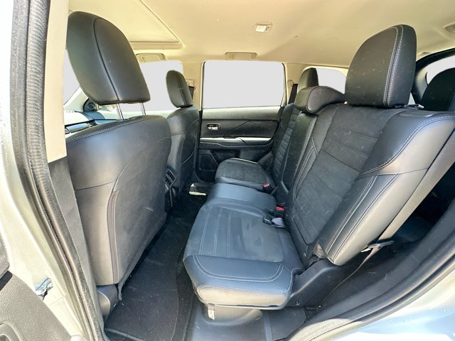 Vehicle image 24 of 33