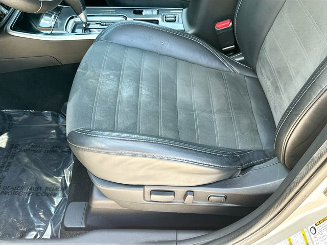 Vehicle image 18 of 33