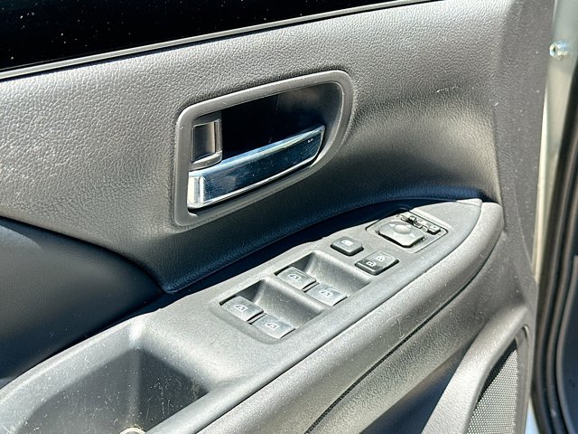 Vehicle image 17 of 33