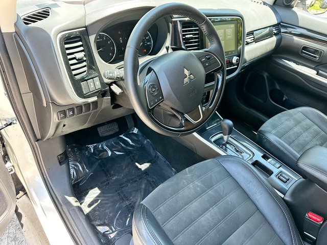 Vehicle image 9 of 33
