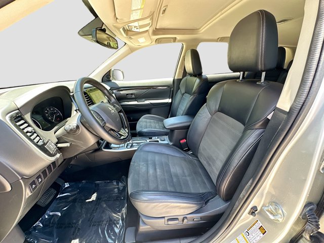 Vehicle image 20 of 33