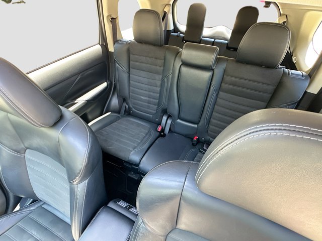 Vehicle image 21 of 33