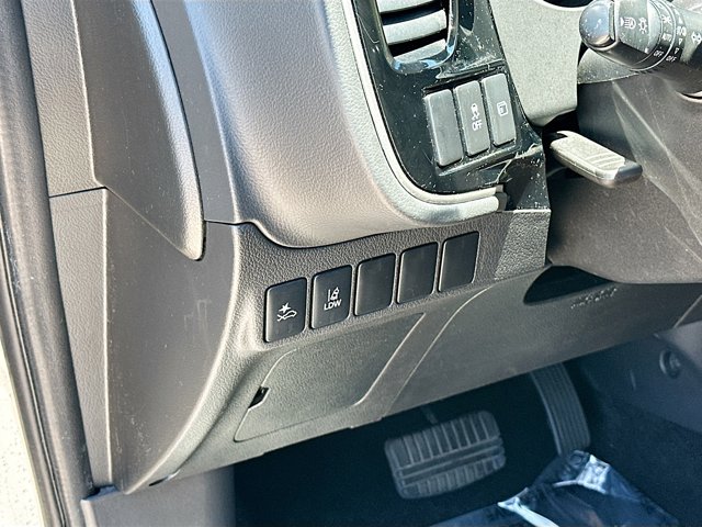 Vehicle image 10 of 33