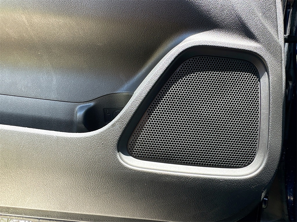 Vehicle image 31 of 33