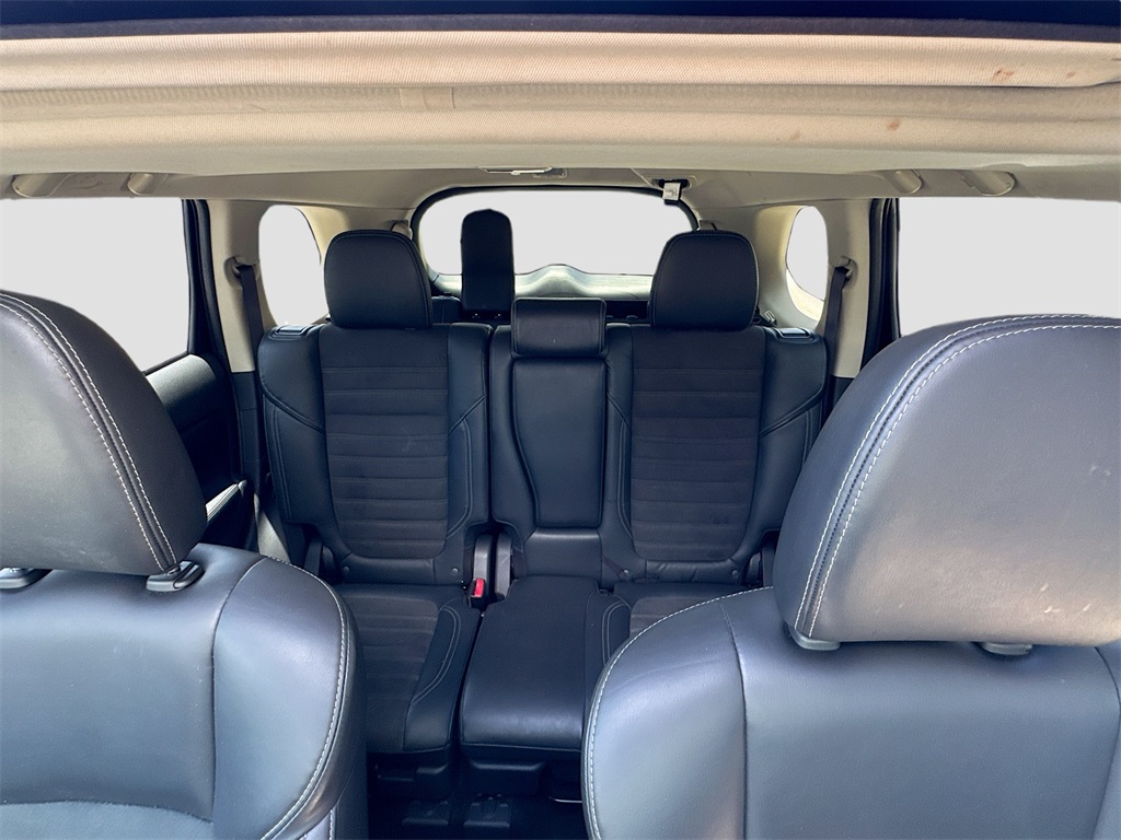Vehicle image 16 of 33