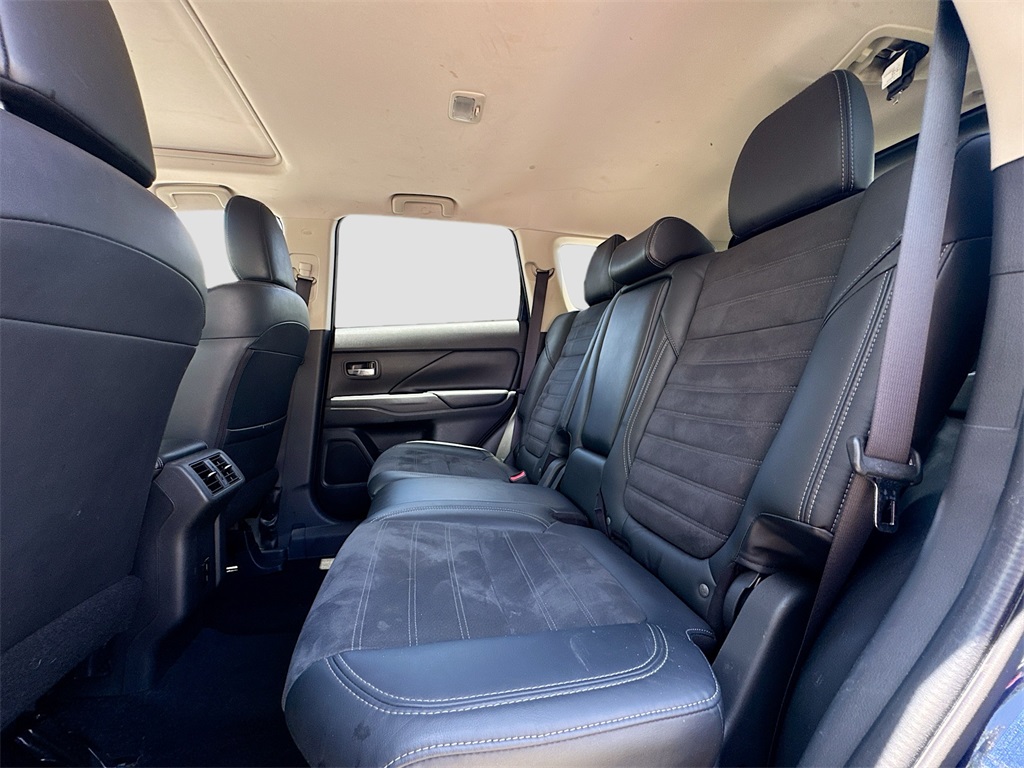Vehicle image 12 of 33