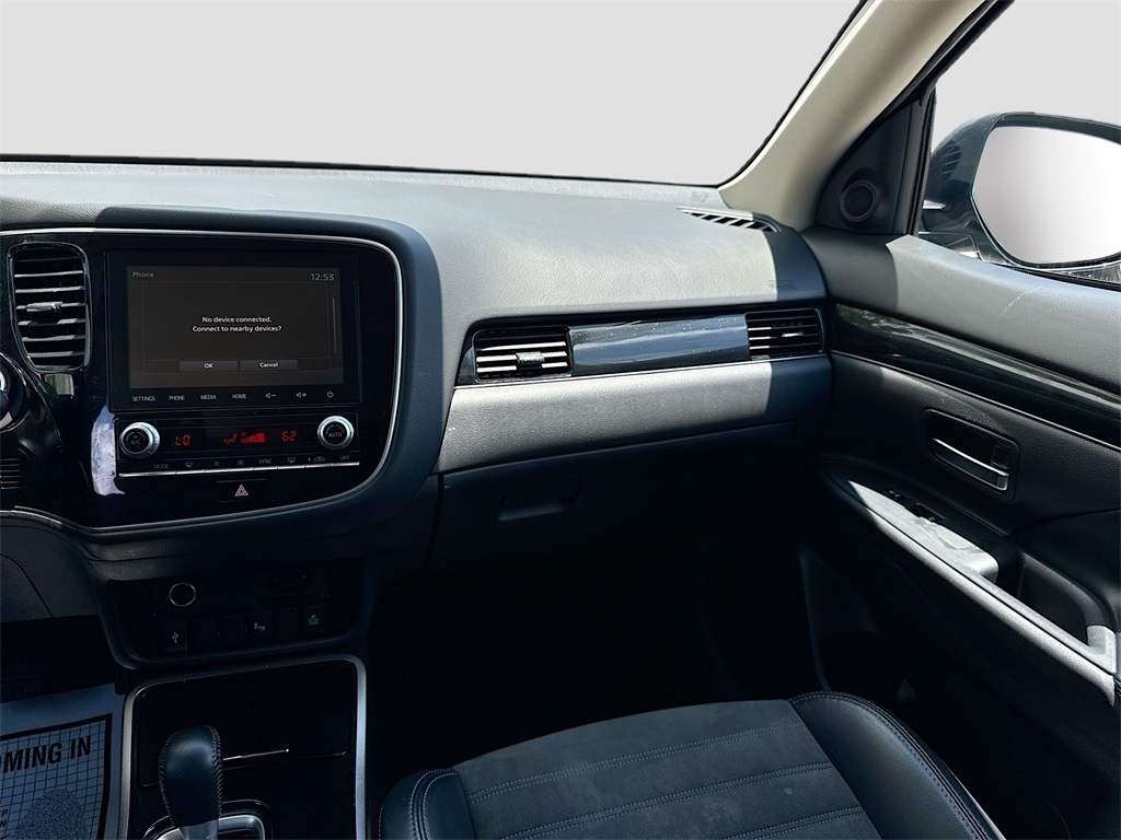 Vehicle image 21 of 33