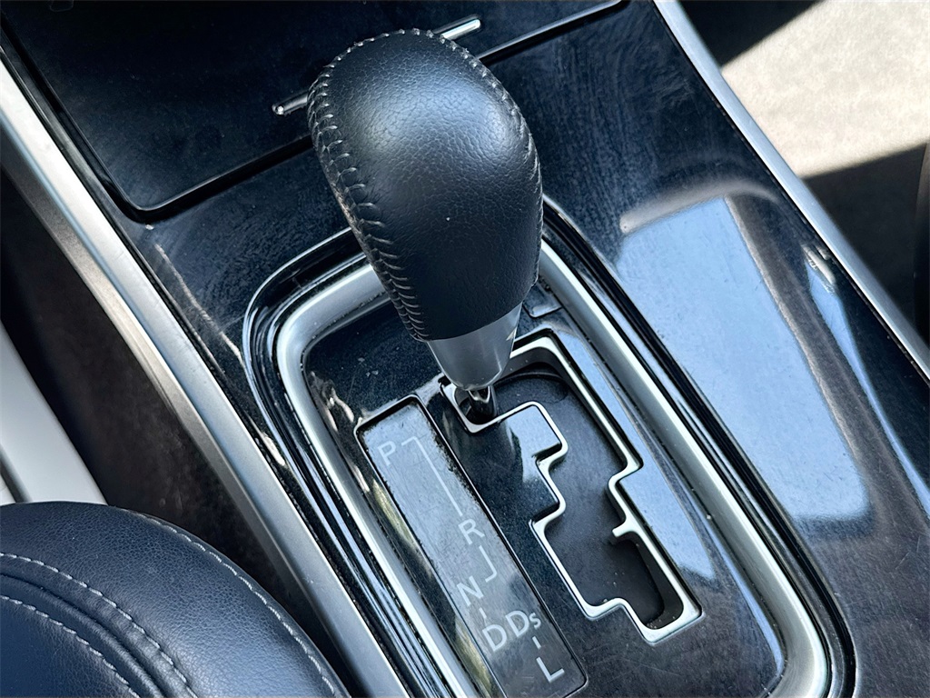 Vehicle image 24 of 33