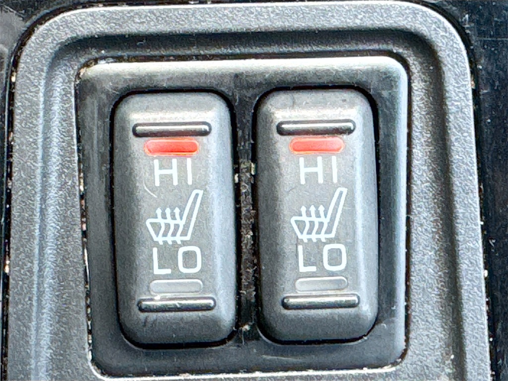 Vehicle image 27 of 33
