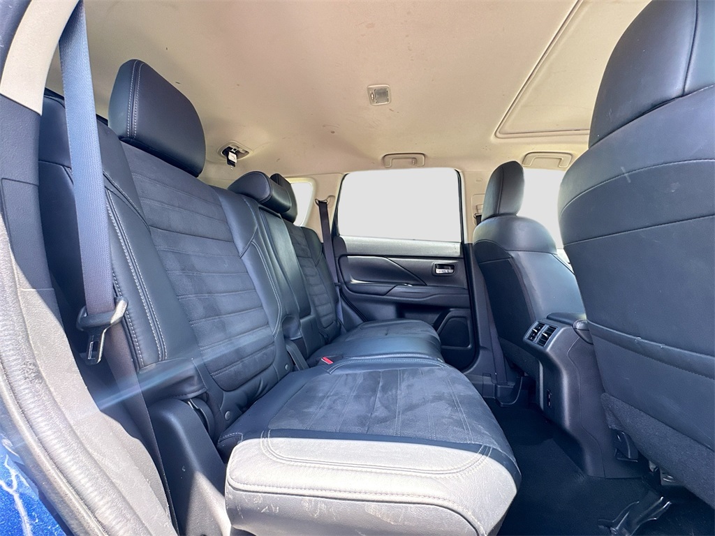 Vehicle image 15 of 33