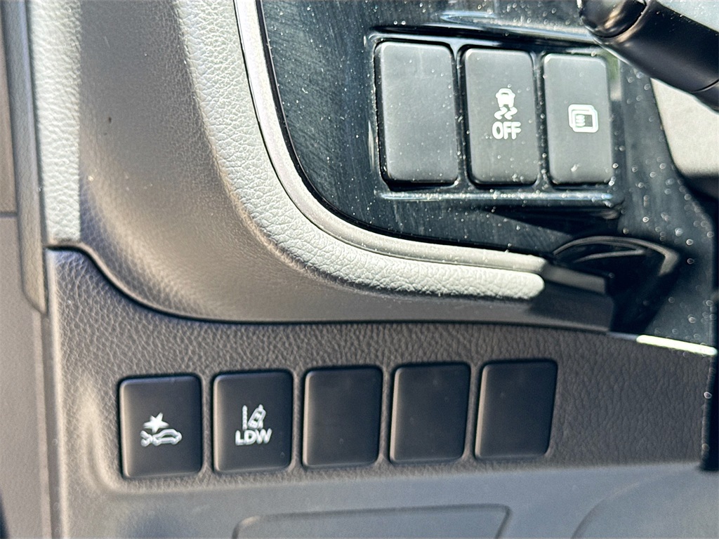 Vehicle image 26 of 33
