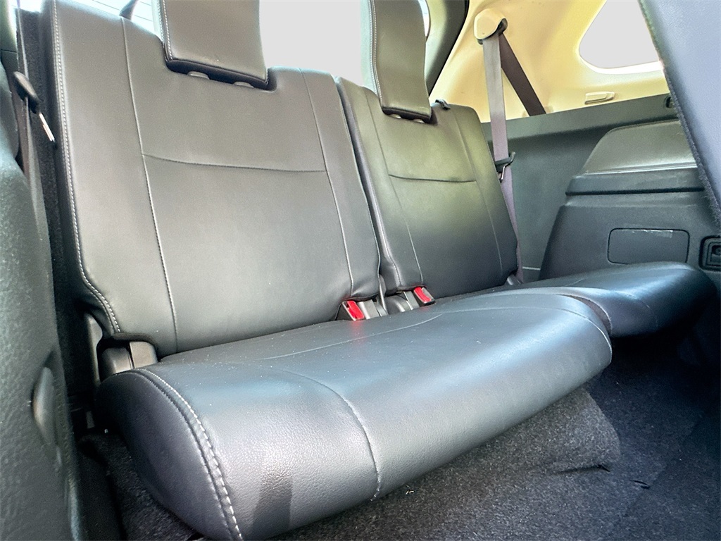Vehicle image 14 of 33