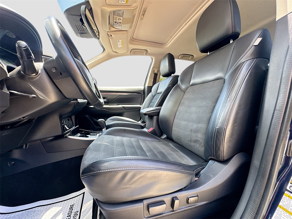Vehicle image 13 of 33