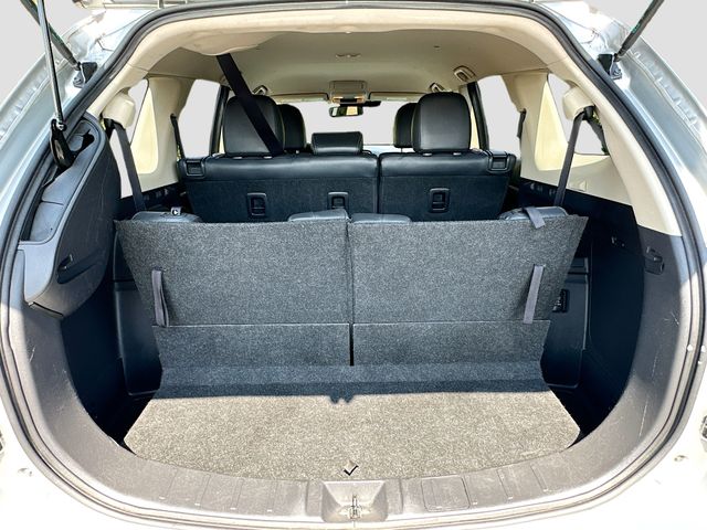 Vehicle image 25 of 35