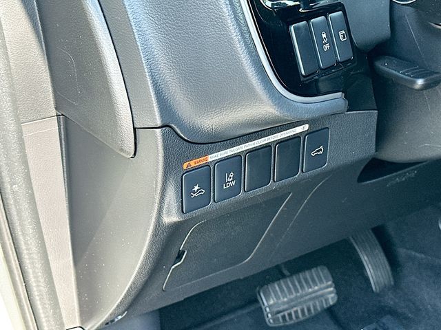 Vehicle image 10 of 35