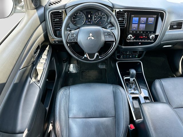 Vehicle image 21 of 35