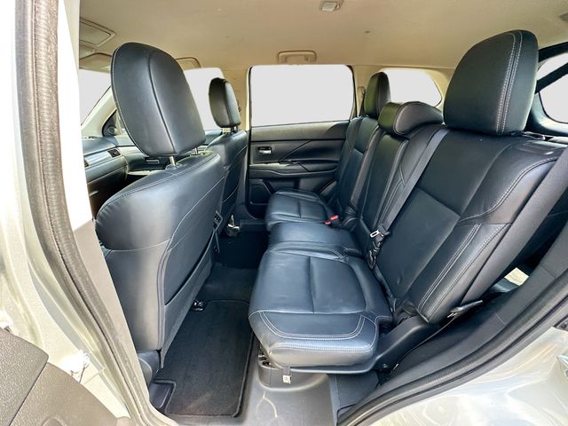 Vehicle image 23 of 35