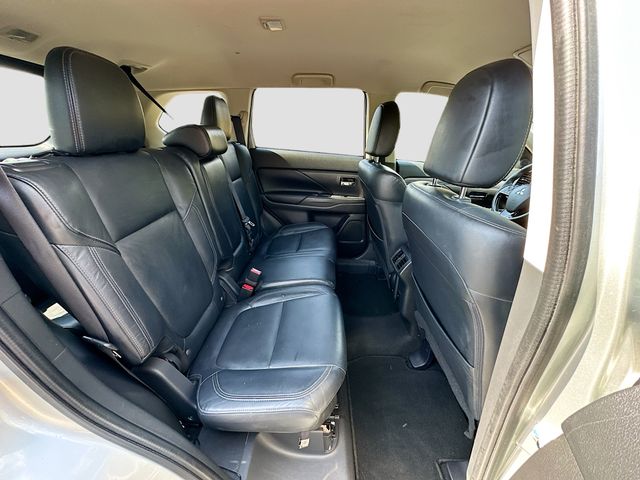 Vehicle image 27 of 35