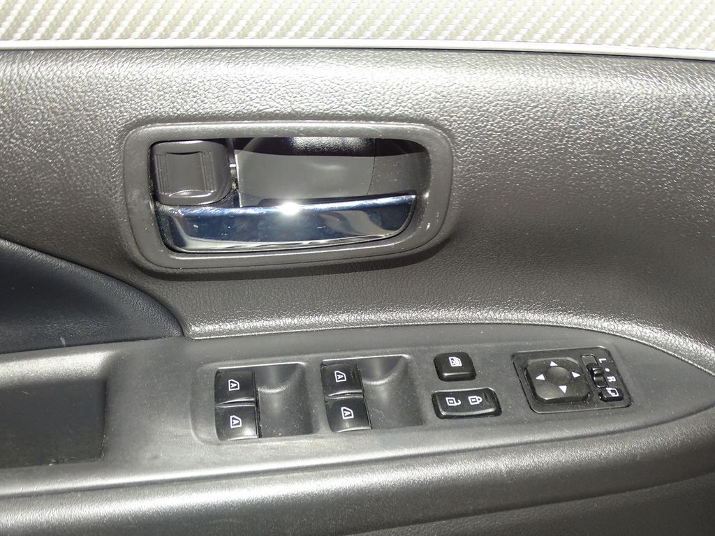 Vehicle image 14 of 31