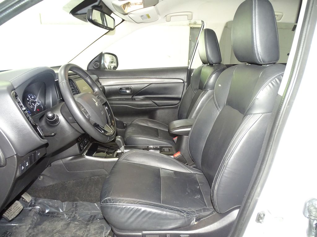 Vehicle image 8 of 31