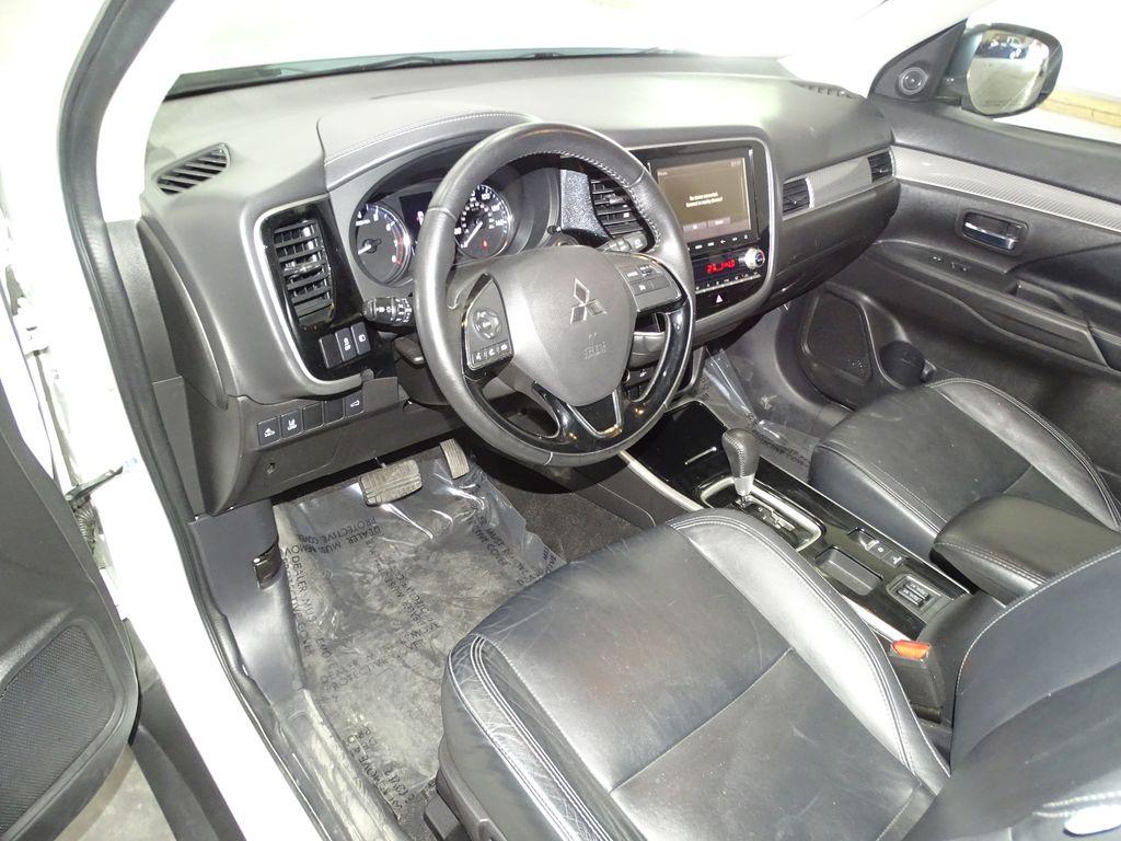 Vehicle image 17 of 31
