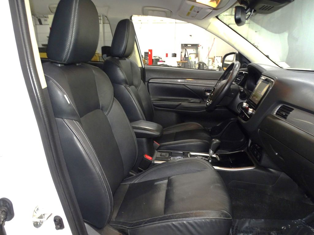 Vehicle image 12 of 31