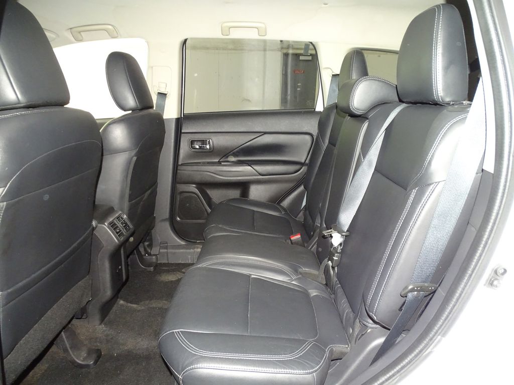 Vehicle image 9 of 31