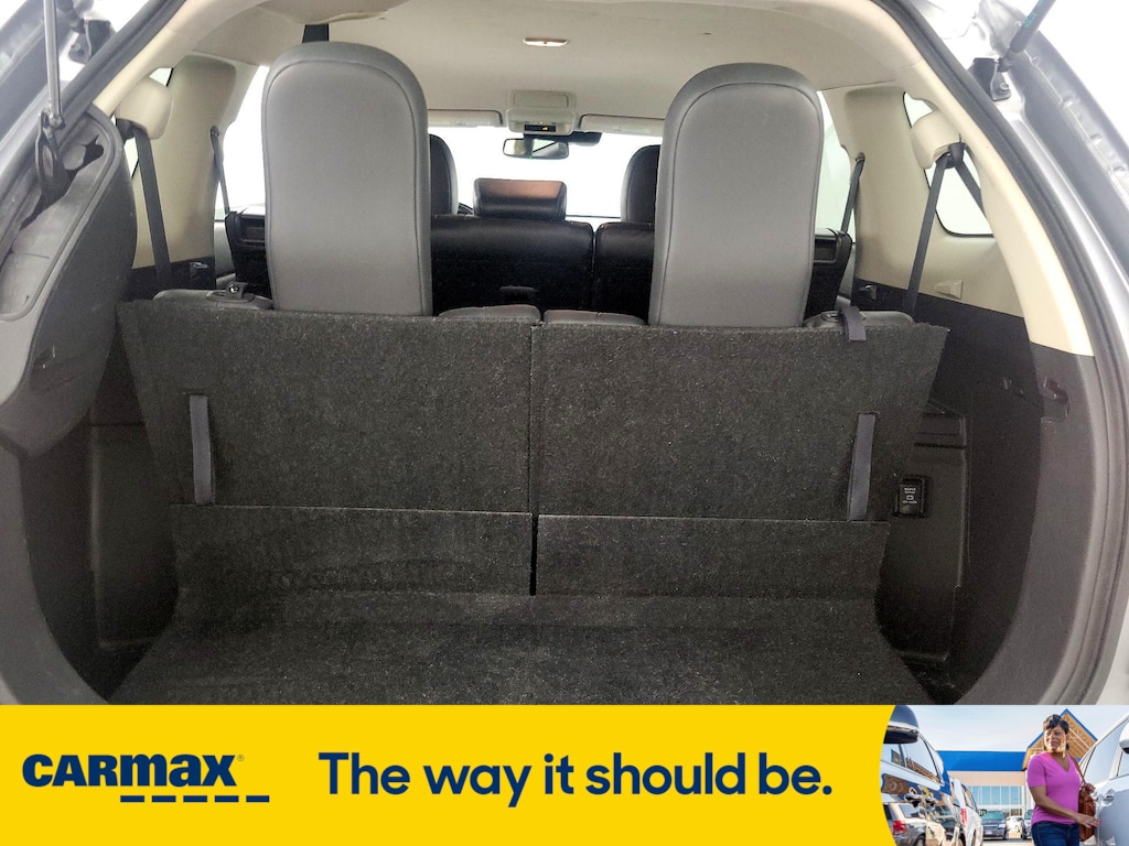 Vehicle image 11 of 29
