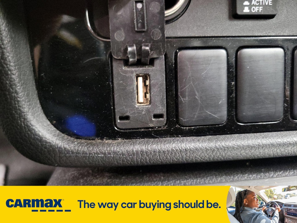 Vehicle image 21 of 29
