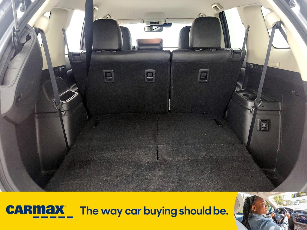 Vehicle image 10 of 29