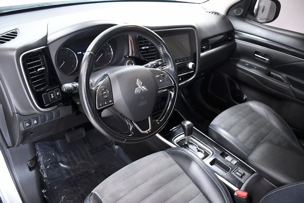 Vehicle image 7 of 28