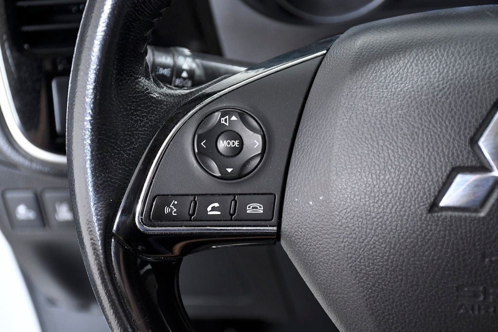 Vehicle image 22 of 28