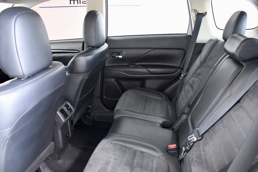 Vehicle image 9 of 28