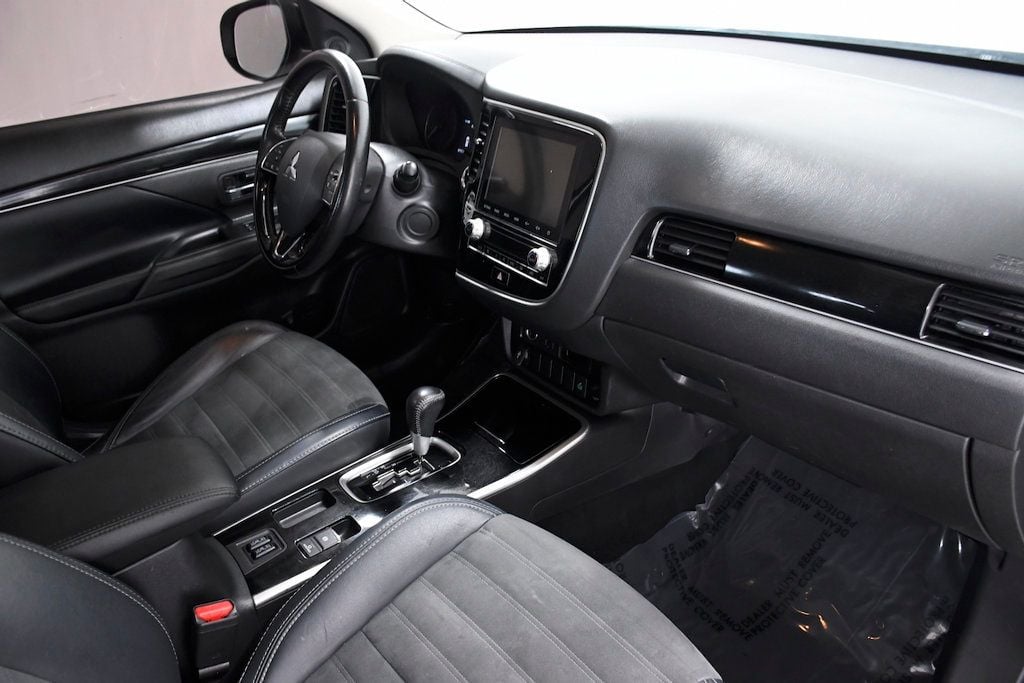 Vehicle image 18 of 28