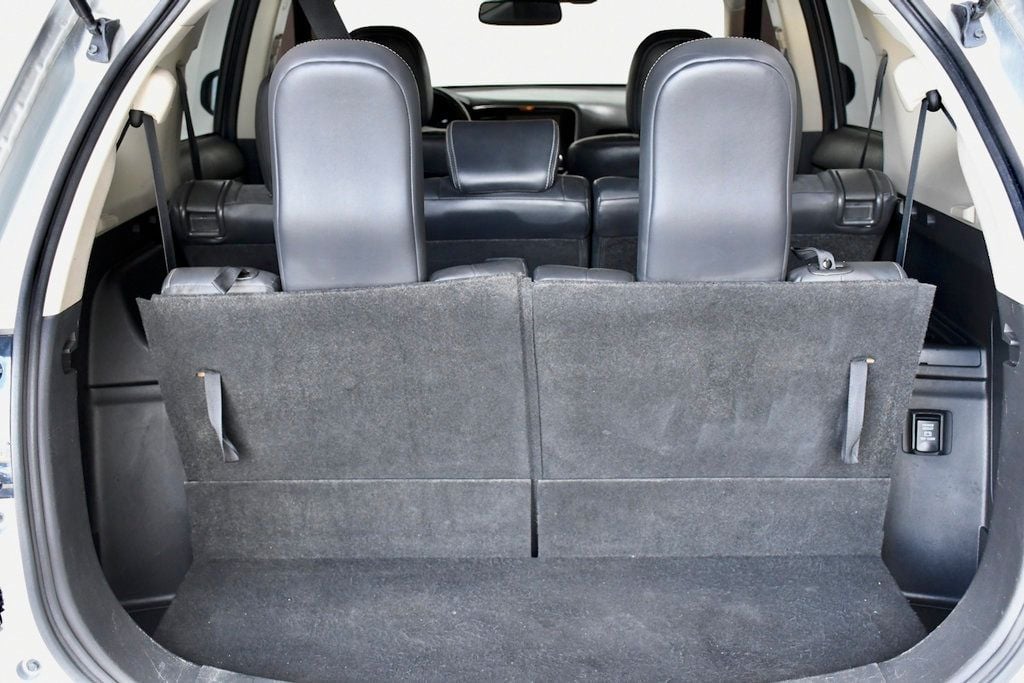Vehicle image 13 of 28