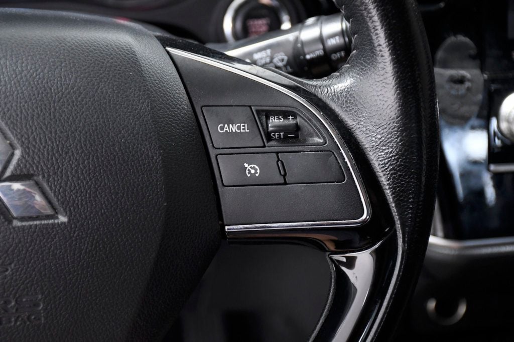 Vehicle image 23 of 28