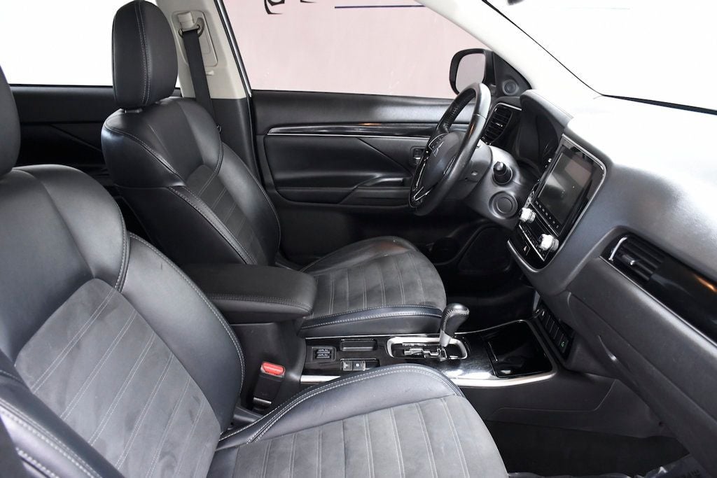 Vehicle image 17 of 28