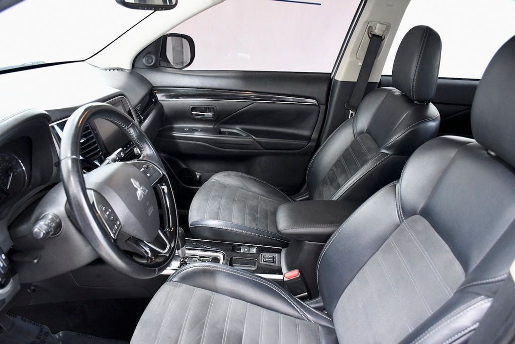 Vehicle image 6 of 28