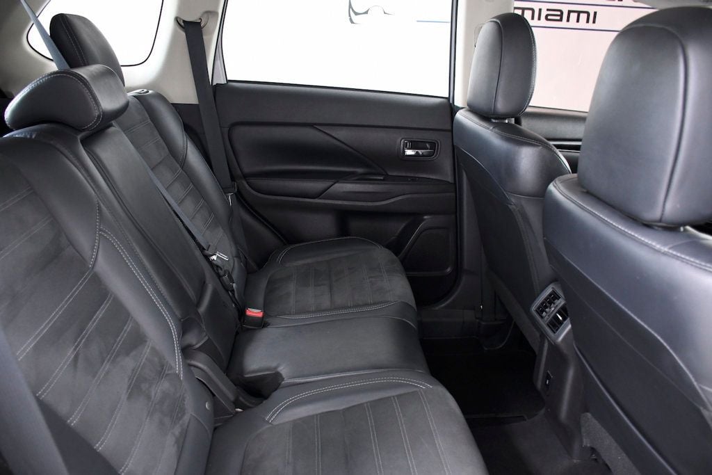 Vehicle image 15 of 28