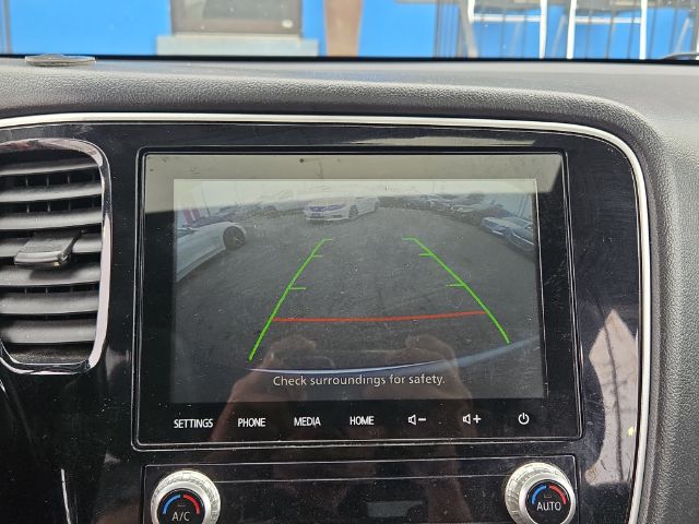 Vehicle image 18 of 22