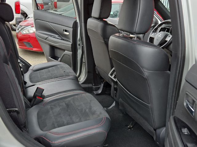 Vehicle image 14 of 22
