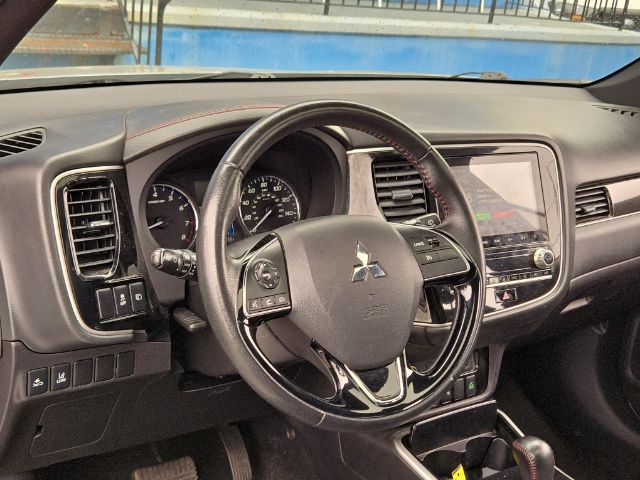 Vehicle image 13 of 22