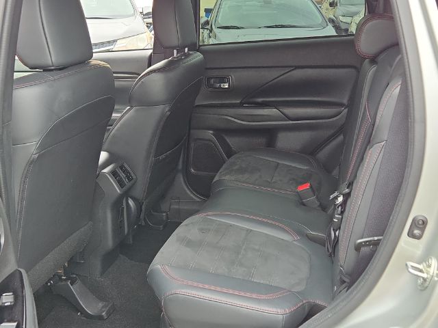 Vehicle image 15 of 22