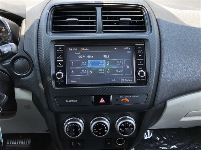 Vehicle image 17 of 25