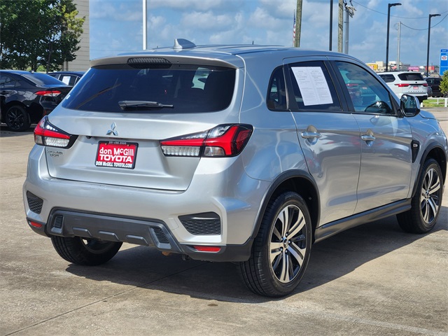 Vehicle image 4 of 32