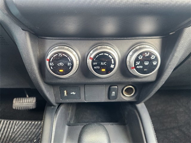 Vehicle image 26 of 32