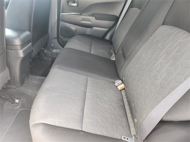 Vehicle image 15 of 32