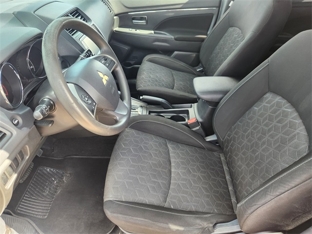 Vehicle image 17 of 32